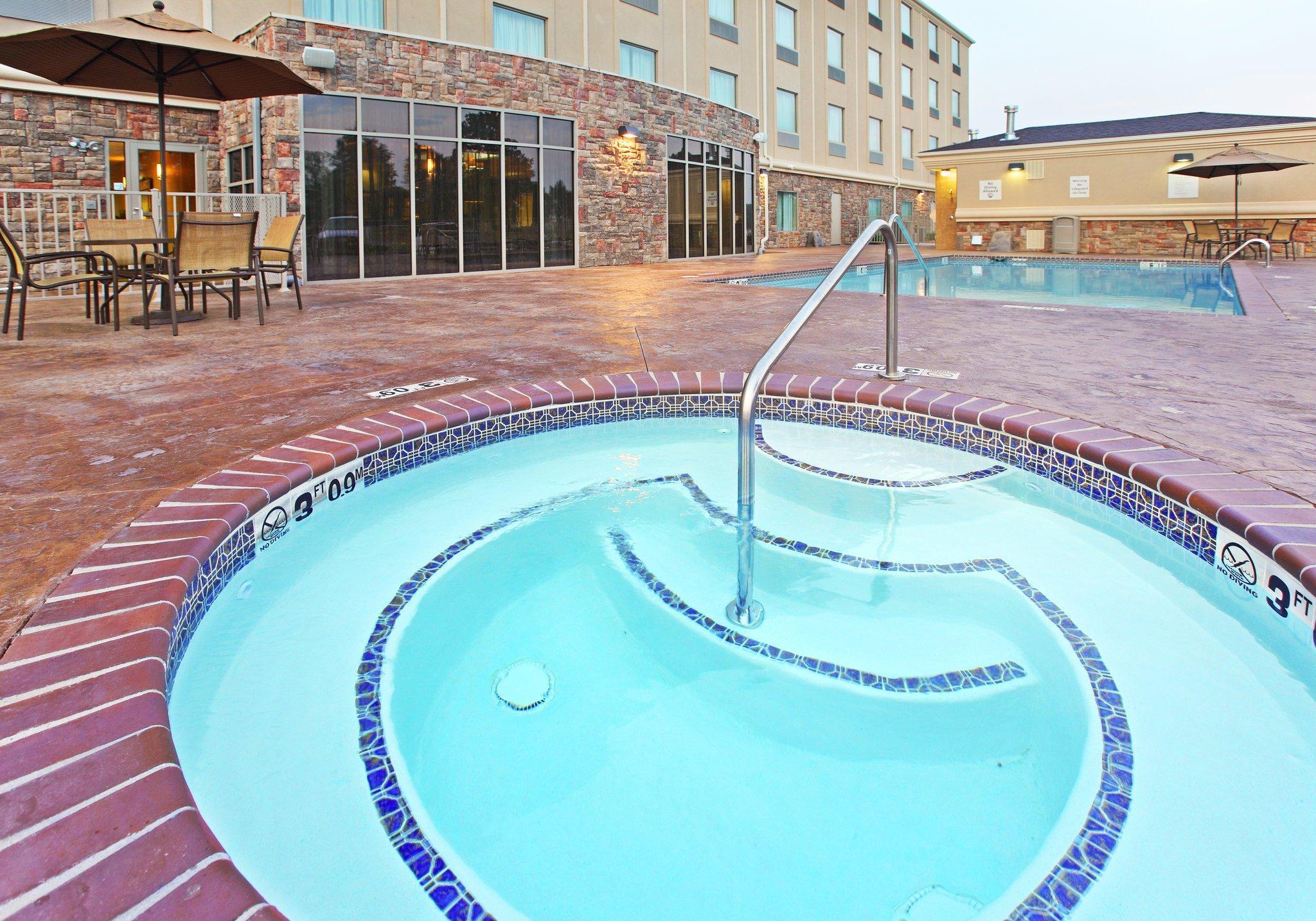Holiday Inn Express & Suites Searcy By Ihg Екстериор снимка